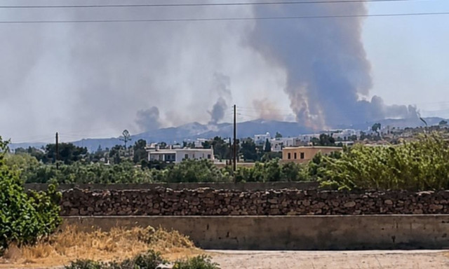 Φωτιά στην Κάλυμνο: 112 στους κατοίκους στο Βαθύ