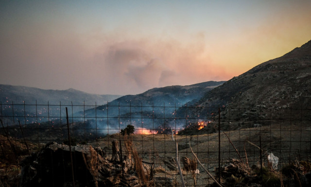Ρέθυμνο: Βίντεο από drone της Πυροσβεστικής καταγράφει τη φωτιά στον Ασώματο