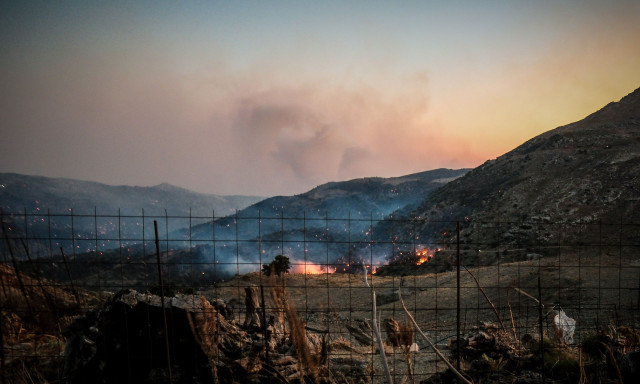 LIVEBLOG: Εκτός ελέγχου η φωτιά στο νότιο Ρέθυμνο, δεν επιχειρούν εναέρια – Όλα τα μέτωπα