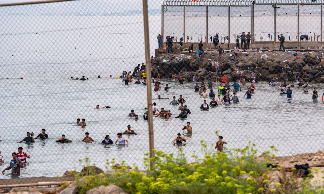 «Σάντσεζ, κάθαρμα, παραιτήσου» - «Θερμή» υποδοχή στη Θέουτα για τον Ισπανό πρωθυπουργό με σφυρίγματα