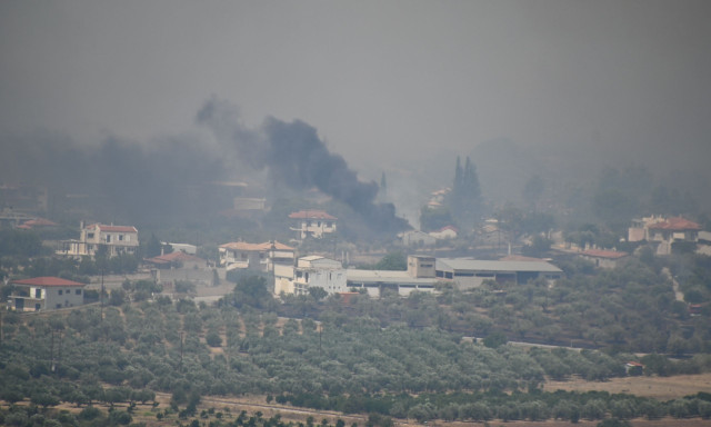 Φωτιά Αργολίδα: Κρίσιμες ώρες στα Φίχτια - Εκκενώθηκε το χωριό, στο νοσοκομείο δύο ηλικιωμένοι
