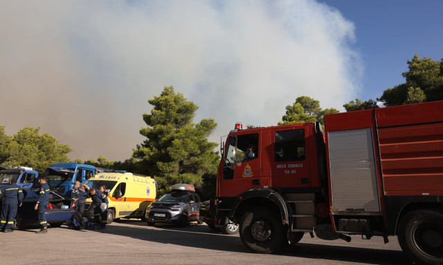 ΕΚΑΒ: Σε πλήρη επιχειρησιακή ετοιμότητα οι δυνάμεις για τις φωτιές σε Πόρτο Γερμενό και Φωκίδα