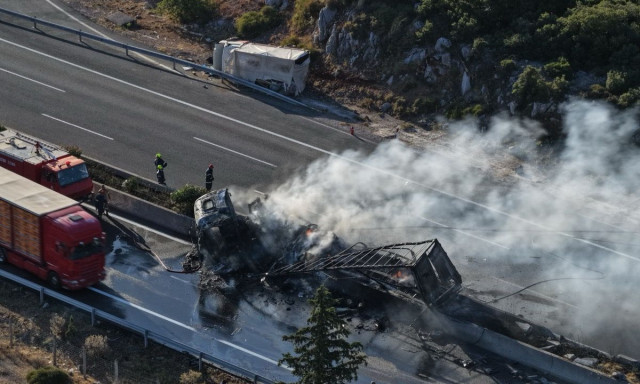 Συγκλονιστικά πλάνα drone από το θανατηφόρο τροχαίο με τη σύγκρουση φορτηγών στο Μαρτίνο - Βίντεο