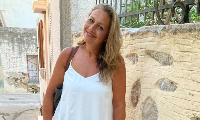 BBC: Βρετανίδα δασκάλα τσιμπήθηκε από τσιμπούρι στην Σύρο: «Ήμουν σε κώμα για 42 μέρες - Δεν θυμόμουν τα ονόματα των μαθητών μου»
