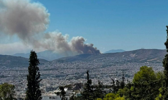 Φωτιά στη Δυτική Αττική:«Είχε εγκλωβιστεί κόσμος. Έχουν καεί πολλά σπίτια», είπε ο δήμαρχος Μάνδρας - Ειδυλλίας