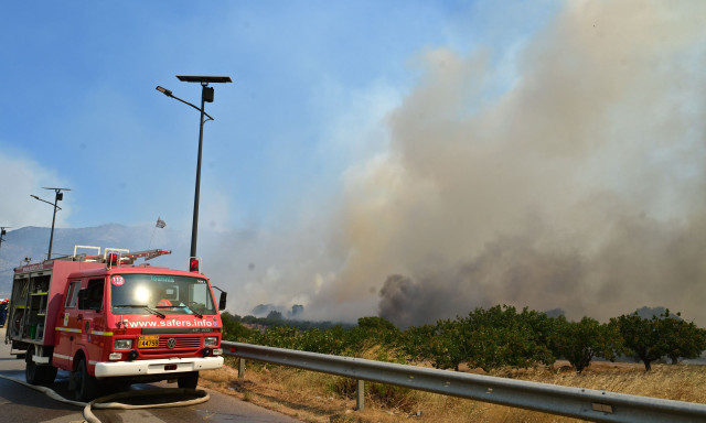 Γιατί αδυνατούν να επιχειρήσουν τα αεροσκάφη - Πύρινο τόξο στον Κιθαιρώνα, κρίσιμες ώρες για Βένιζα