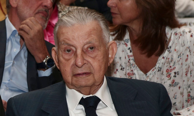 Δένδιας για Βαρβιτσιώτη: «Υπήρξα  ευγνώμων αποδέκτης των συμβουλών και των παραινέσεών του»