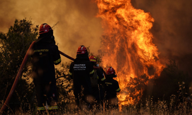 Φωτιά στα Μέγαρα: Η αλλόκοτη κίνηση της πυρκαγιάς- Γιατί πηγαίνει αντίθετα από τον άνεμο