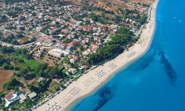 Κεφαλονιά: Αγώνας δρόμου για την αποκατάσταση της ηλεκτροδότησης – Προβλήματα σε περίπου 30 κολώνες