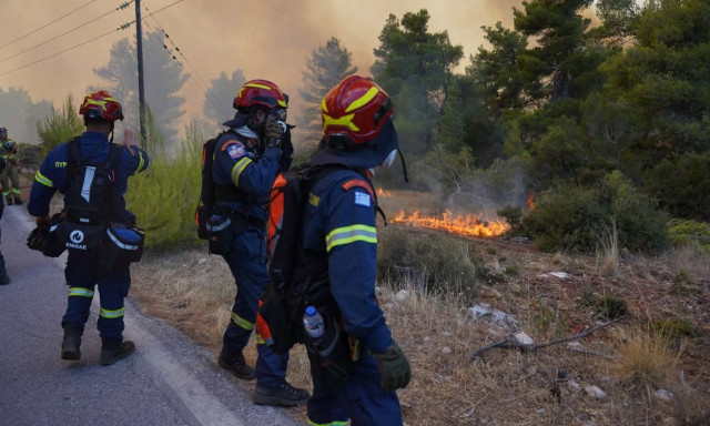 Λαυράνος: «Οι πυροσβέστες επιχειρούν επί ημέρες, όχι επί ώρες – Δεν υπάρχουν βάρδιες»