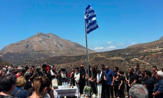 Συγκίνηση στο Ρέθυμνο στο τρισάγιο για τους δύο πυροσβέστες στο σημείο της τραγωδίας