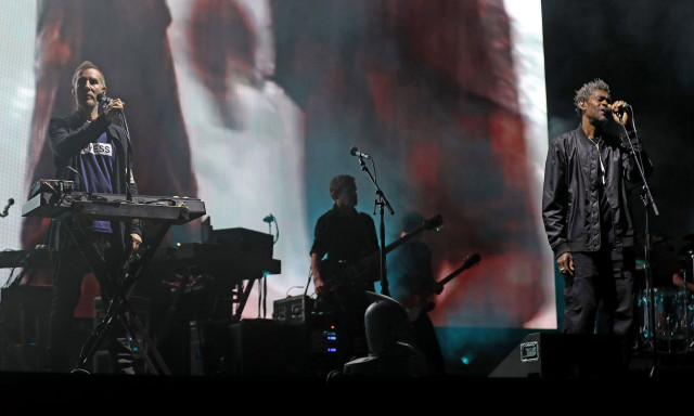 Massive Attack: Απαγορεύτηκε η είσοδος τους στη Σιγκαπούρη αφού ύψωσαν παλαιστινιακή σημαία