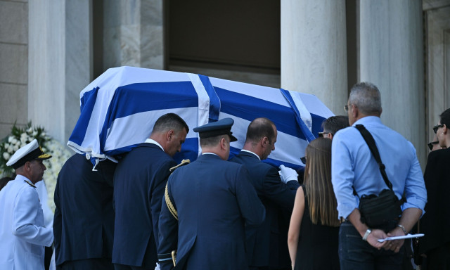 Ιωάννης Βαρβιτσιώτης: Συγκίνηση στο τελευταίο αντίο στη Μητρόπολη Αθηνών - Εικόνες