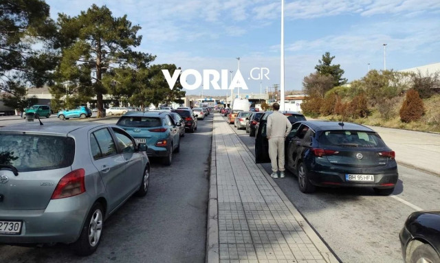 Τελωνείο Ευζώνων: Ουρές χιλιομέτρων για την τουριστική σεζόν