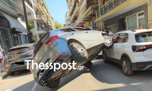 Απίστευτο τροχαίο στη Θεσσαλονίκη: «Απογειώθηκε» αυτοκίνητο