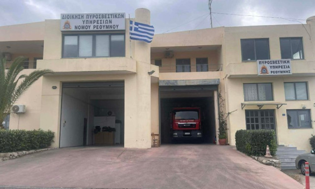 Φωτιά στην Επισκοπή Ρεθύμνου – Τρία αυτοκίνητα έγιναν στάχτη