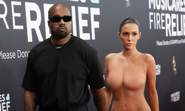 Naked dressing: Τι είναι το αποκαλυπτικό trend της μόδας που προκαλεί... αμηχανία
