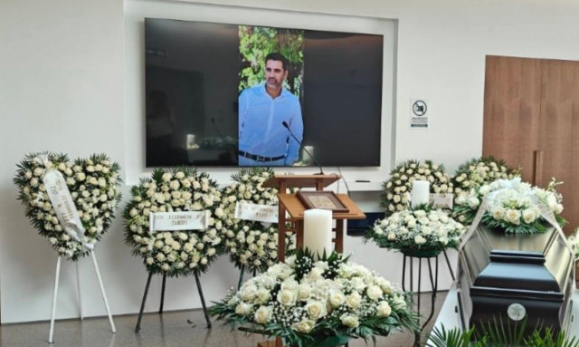 Το ύστατο «χαίρε» στον ήρωα πιλότο της Ψάθας – Ράγισαν καρδιές στο τελευταίο «πέταγμα» του Δαμίγου