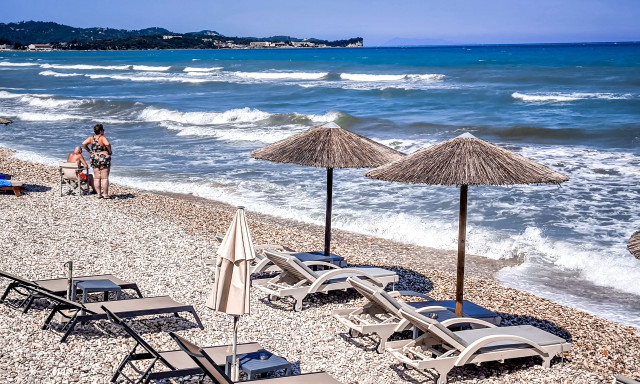 Καιρός: Συνεχίζονται τα μελτέμια - Μικρή άνοδος της θερμοκρασίας