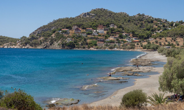 Παραλίγο τραγωδία Σαλαμίνα: Έσωσαν με Κάρπα κοριτσάκι 7 ετών