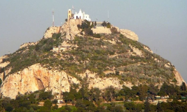 Θρίλερ στον Λυκαβηττό: Εντοπίστηκε πτώμα σε σπηλιά κοντά στο εκκλησάκι των Αγίων Ισιδώρων