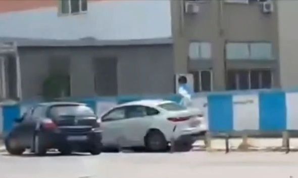 Θεσσαλονίκη: Βίντεο ντοκουμέντο από την άγρια καταδίωξη - Οι διαδοχικές συγκρούσεις των δύο οχημάτων