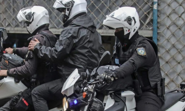 Ηράκλειο: Σχεδόν μισό κιλό κάνναβης και ναρκωτικά χάπια σε σπίτι – Δύο συλλήψεις