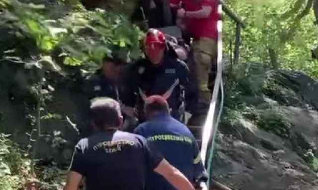 Χανιά: Πυροσβέστες και ΕΚΑΒ στη Σαμαριά για επισκέπτη με πιθανό καρδιακό επεισόδιο