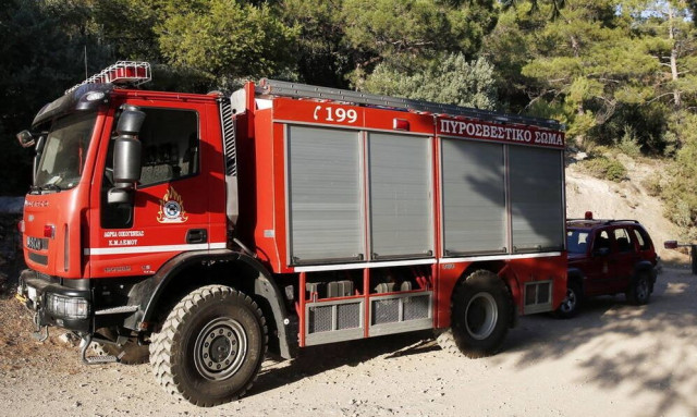 Μεγάλη πυρκαγιά στο Κορωπί - Επιχειρούν και εναέρια μέσα, ήχησε το 112