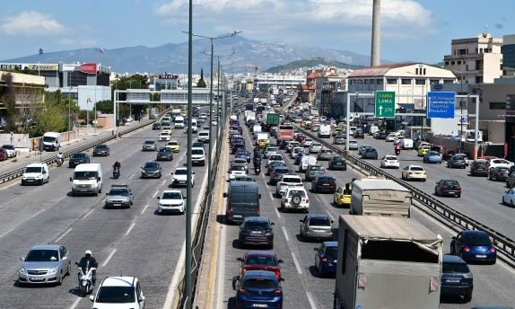 Καραμπόλα στη λεωφόρο Μεσογείων - Προβλήματα στην κυκλοφορία