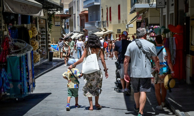 «Καμπανάκι» για κρυφές χρεώσεις και ηλεκτρονικές απάτες σε βάρος τουριστών