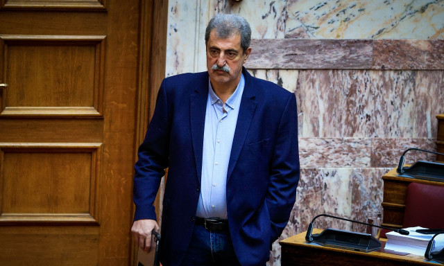 Πολάκης: Αναγκαία, αλλά προσωρινή η λύση της συλλογικής ηγεσίας - «Με τη Ρένα και τον Νίκο μας συνδέ
