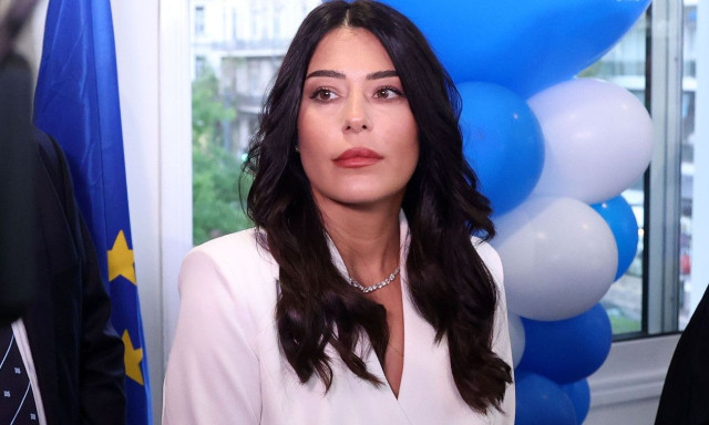Τήνος: Χυδαία επίθεση από άνδρα Ρομά στην Αφροδίτη Λατινοπούλου - Πώς αντέδρασε η ίδια