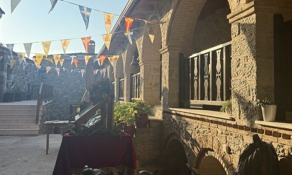 Η «αετοφωλιά» των Καλαβρύτων: Ταξίδι στην Παναγία Μακελλαρίτισσα, το μοναστήρι με 15 αιώνες ιστορίας