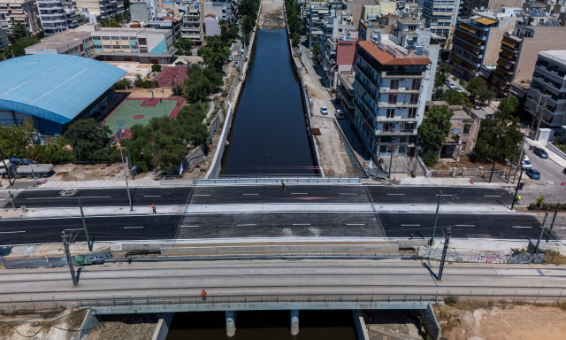 Ιλισσός: Δόθηκε στην κυκλοφορία η νέα οδική γέφυρα στη λεωφόρο Εθνάρχου Μακαρίου
