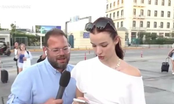 Viral ταξιδιώτισσα που αντάλλαξε social media στον «αέρα» με ρεπόρτερ του ΣΚΑΪ