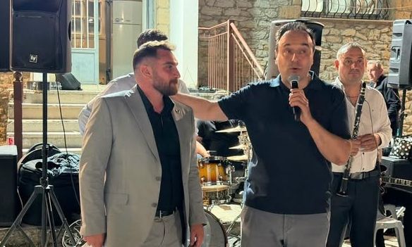 Ποιος φώναξε «γειά σου ρε Παπαστεργίου με το βιολί σου» - Η χιουμοριστική ανάρτηση του υπουργου