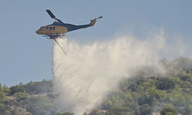 Χαλκιδική: Φωτιά στα Σήμαντρα - Επιχειρούν τέσσερα εναέρια μέσα
