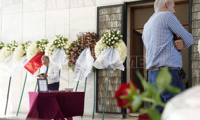 Νίκος Καλογερόπουλος: Στο Α' Νεκροταφείο Αθηνών το ύστατο «χαίρε» στον αγαπημένο ηθοποιό