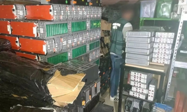 Έκανε το σπίτι του αποθήκη με 45 τόνους μπαταριών λιθίου και καταδικάστηκε σε 18 μήνες φυλάκιση