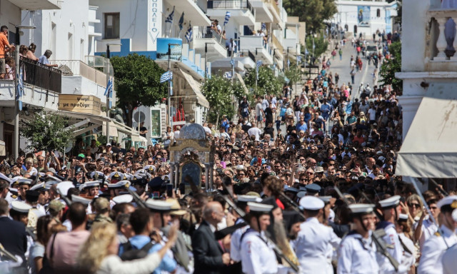 Δεκαπενταύγουστος στα νησιά: Τήνος, Πάτμος, Πάρος και Σίφνος στο επίκεντρο – Πάνω από 95% οι πληρότητες