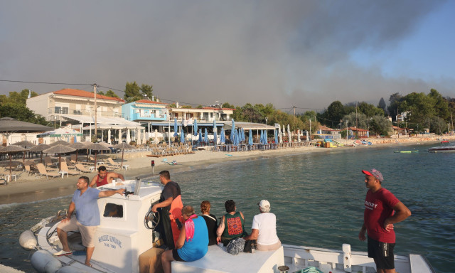 Χαλκιδική: Σε ξενοδοχεία και καταλύματα της Θεσσαλονίκης θα μείνουν απόψε οι πυρόπληκτοι