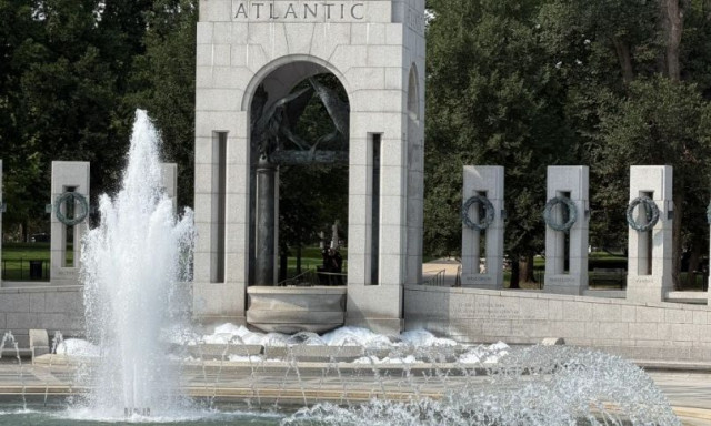 Επίθεση βανδάλων σε μνημείο - ορόσημο της Ουάσινγκτον: Αφροί και κόκκινο γκράφιτι στο σιντριβάνι