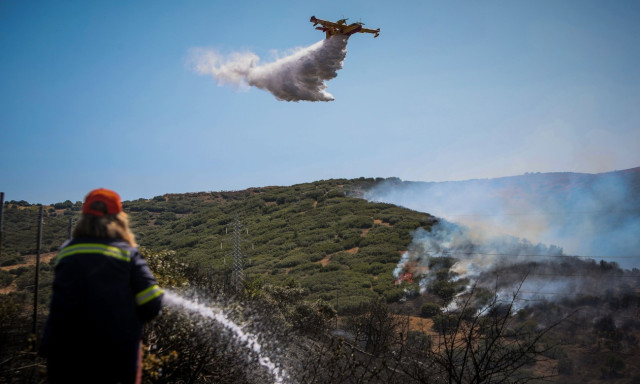 Μεγάλη πυρκαγιά στην Αιτωλοακαρνανία - Επιχειρούν 6 εναέρια μέσα