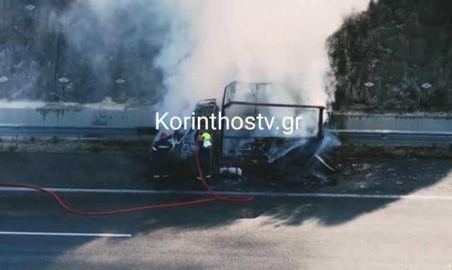 Κιάτο: Φορτηγάκι «λαμπάδιασε» εν κινήσει στην Ε.Ο Κορίνθου – Πατρών - Δείτε εικόνες