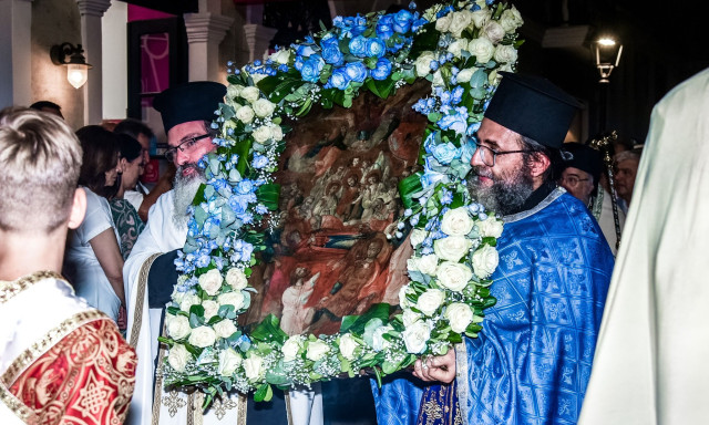 Δεκαπενταύγουστος: Τα ιδιαίτερα έθιμα της παραμονής σε κάθε γωνιά της Ελλάδας