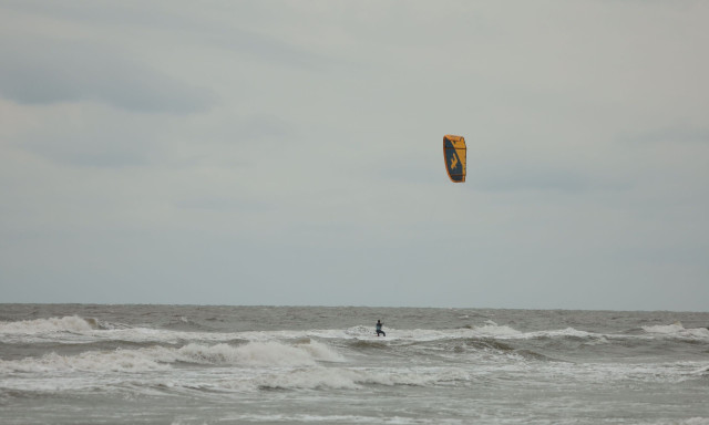 Φθιώτιδα: Παραλίγο να πνιγεί Kite surfer στις Ράχες μετά από ατύχημα