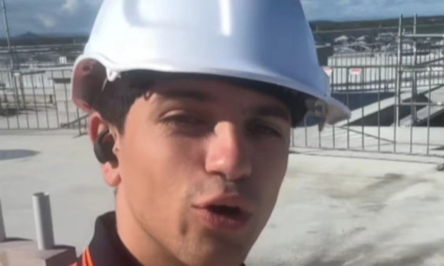 Oικοδόμος στην Αυστραλία αποκαλύπτει τον μισθό του: «Μετά από 8 ώρες φεύγουμε με 300 ευρώ»