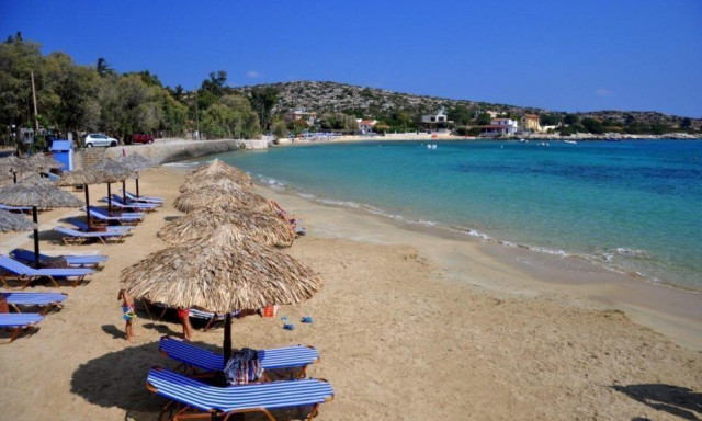 Μαράθι: «Λουκέτο» σε δύο καντίνες για παραβάσεις με τραπεζοκαθίσματα