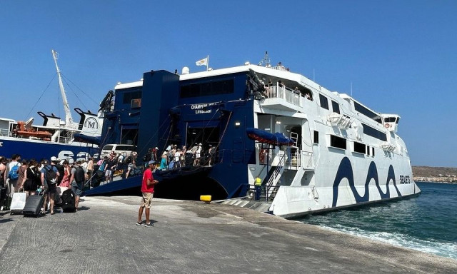 Τα έκτακτα δρομολόγια της SEAJETS από Πειραιά και Λαύριο